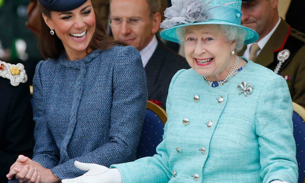 ¿Para qué sirve la bolsa de la Reina Isabel II?