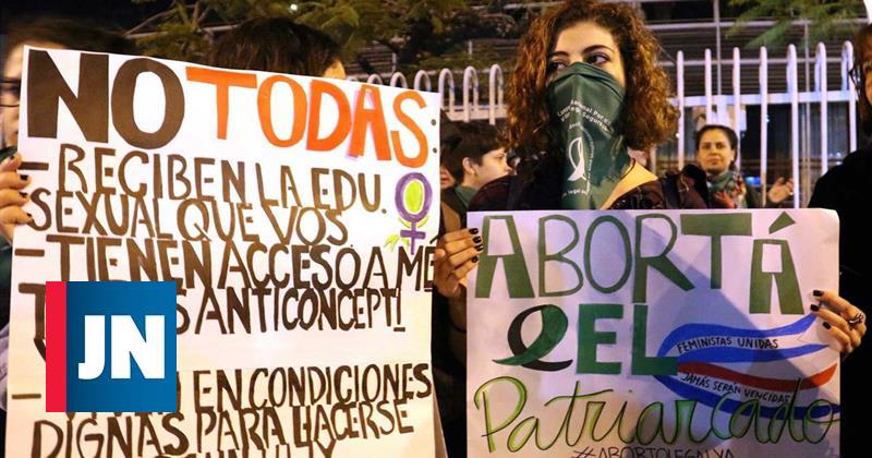 Mujer murió al intentar aborto con una rama de salsa en Argentina