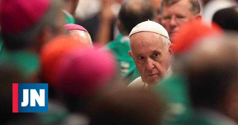 Papa dice que la Iglesia está siendo atacada por el demonio