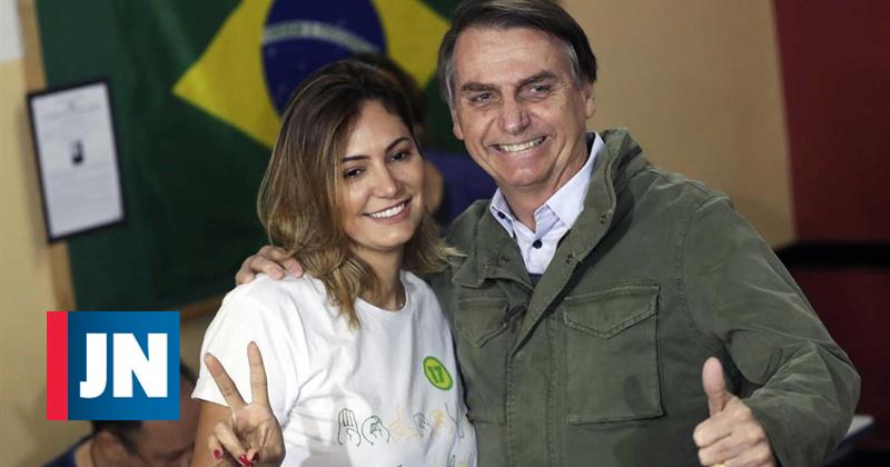 Bolsonaro promete defender Constitución, democracia y libertad