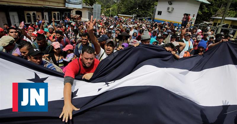 La cola de migrantes que llevó a Trump a amenazar cortar ayuda a Honduras