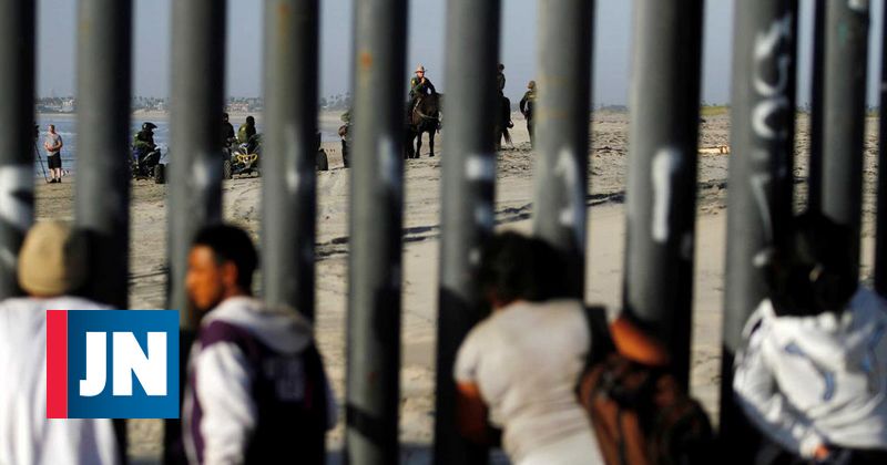 Migrantes de un lado, militares del otro: la llegada sufrida a la frontera de EEUU