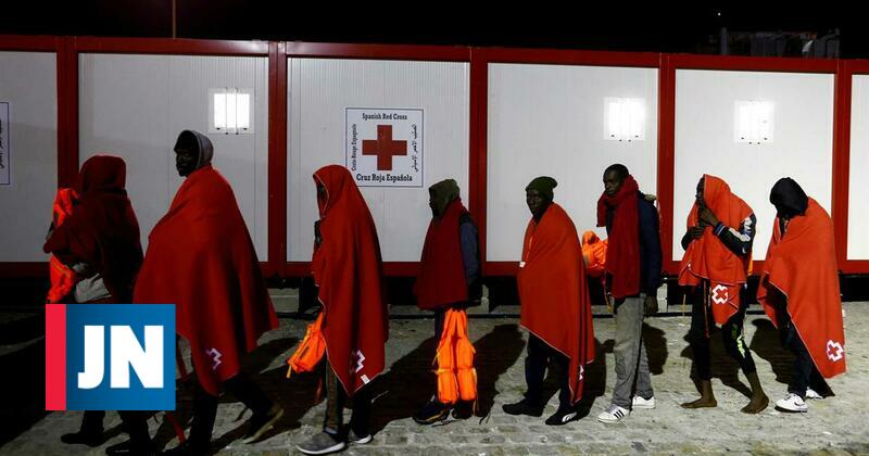 España acepta buque con 300 migrantes tras rechazos de Malta e Italia