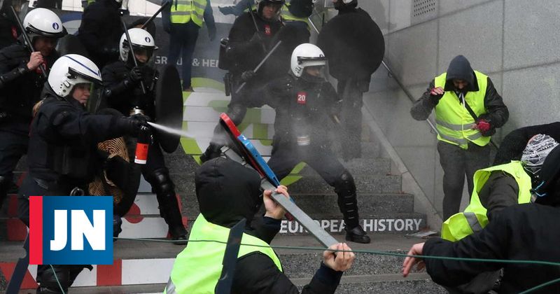 Cerca de 70 detenciones en Bruselas y cuadra "cerrado" a los "chalecos amarillos"