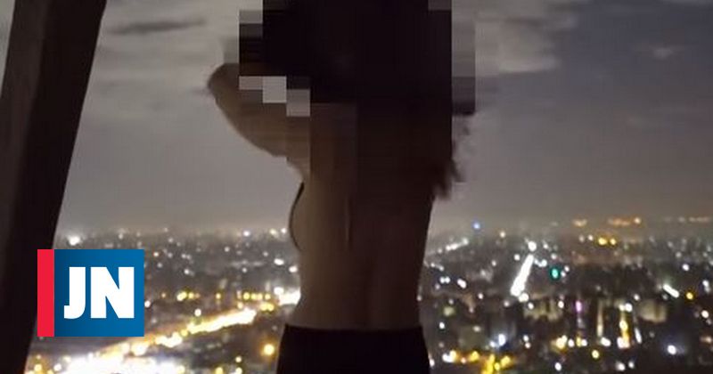 Video que muestra a mujer en topless en la pirámide de Giza se va a investigar