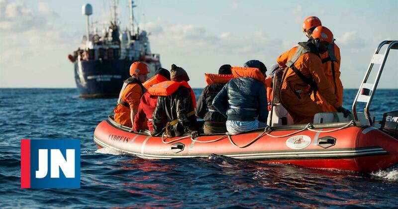 Más de cien migrantes desaparecidos tras el naufragio en el Mediterráneo