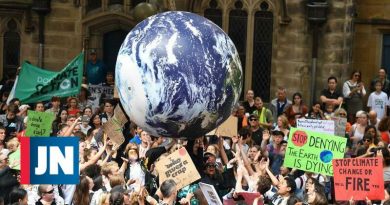 Cientos de estudiantes en protesta por la defensa del planeta