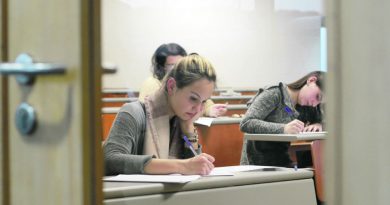 Ministerio de Educación maestro que renuncie se han revelado información sobre el examen portuguesa