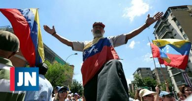 Un país dividido: partidarios de Maduro y Guaidó llenan las calles en Venezuela