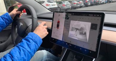 Imagem do carro elétrico da Tesla com Autopilot