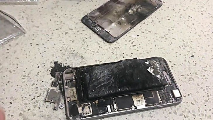 Imagen del iPhone 5S con batería de iones de litio explotada