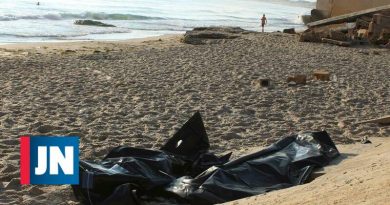 Las autoridades libias recuperan 62 cadáveres de migrantes náufragos