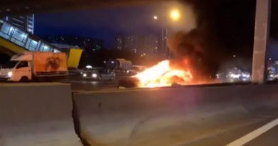 Imagem Tesla Model S que se incendiou e explodiu num acidente