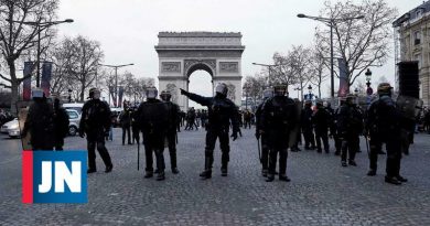 Detenciones y multas en chalecos amarillos en varias ciudades francesas.
