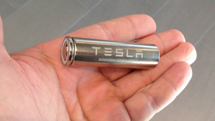 Tesla Baterías Elon Musk Robots Taxi