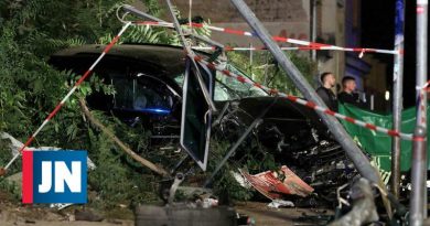 Niño y tres adultos mueren en automóvil en la acera de Berlín