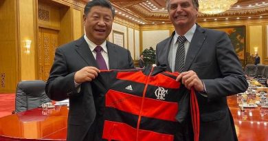 Bolsonaro le da el chándal Flamengo al líder chino y dice que es el mejor equipo de hoy