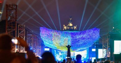 Berlín celebra 30 años de la caída del muro con ceremonia, orquesta y música electrónica