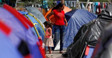 En su desesperación, los refugiados en México envían niños solos a la frontera