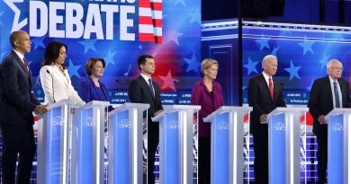 Los candidatos presidenciales demócratas atacan la política exterior de Trump en debate