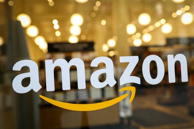 Amazon acusa a Trump de influir en la asignaci贸n de contratos millonarios de Microsoft