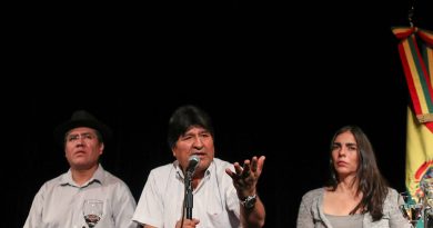 En Buenos Aires, Evo Morales insta a la OEA a mantenerse fuera de las elecciones en Bolivia.