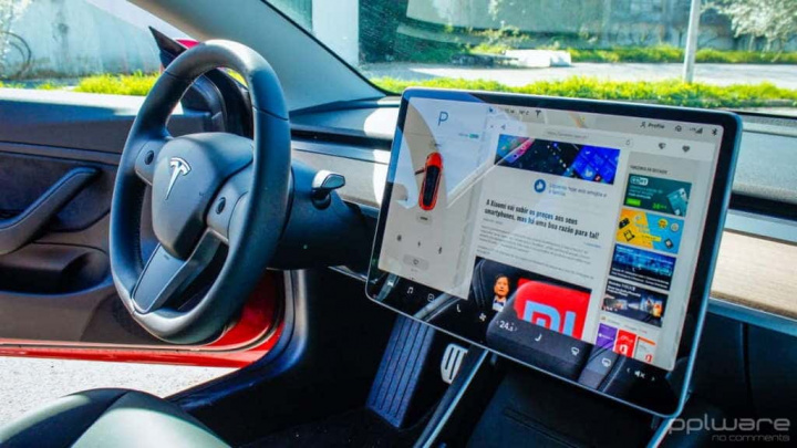 Estacionamiento de Tesla Summon solo