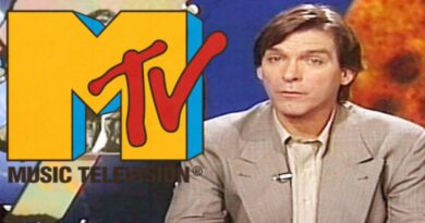 El legendario MTV VJ Kurt Loder celebrado en su 75 cumpleaños por fanáticos nostálgicos de MTV