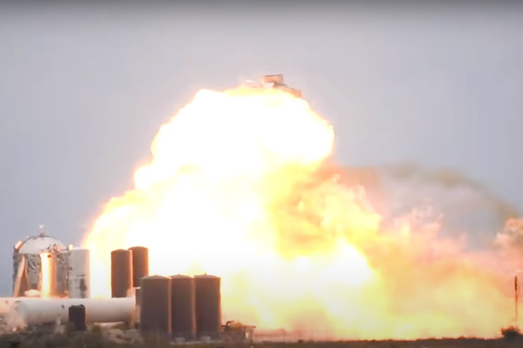 Momento de la explosión del prototipo en el centro de pruebas SpaceX en Boca Chica. No hay registro de lesiones.