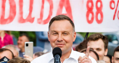 Después de una victoria apretada, el presidente polaco necesita frenar el crecimiento radical de la derecha