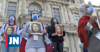 Reapertura del Louvre marcada por docenas de guías en protesta
