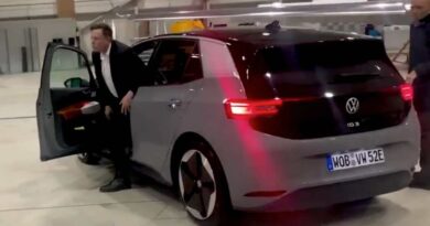 Elon Musk faz "test drive" ao Volkswagen ID.3 (vejam o vídeo)