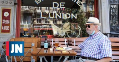 Los bares y cafeterías de Bruselas cerrarán durante un mes
