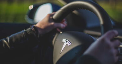 Tesla resultados financeiros trimestre carros
