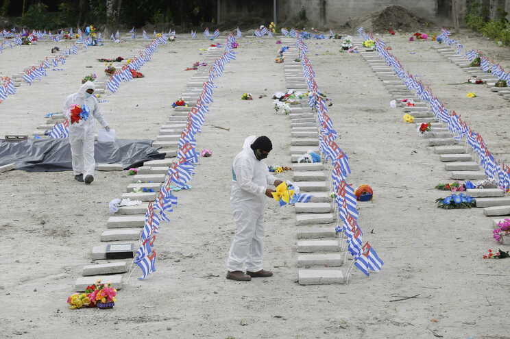 Muertos con covid-19 tienen un ala especial en este cementerio de el Salvador