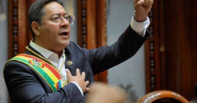 Presidente boliviano nombra nueva cumbre militar y pide garant铆as al gobierno