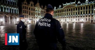 Policía belga detiene nueva orgía por incumplimiento de reglas