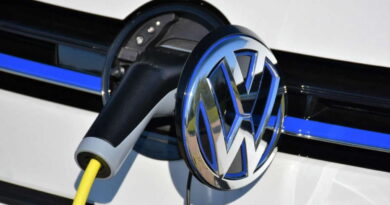 Volkswagen robôs carros elétricos carregardores