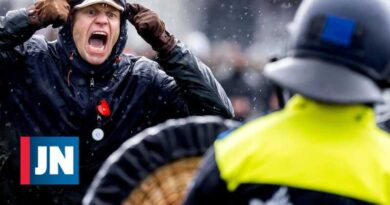 100 personas arrestadas en protesta contra las restricciones en Ámsterdam