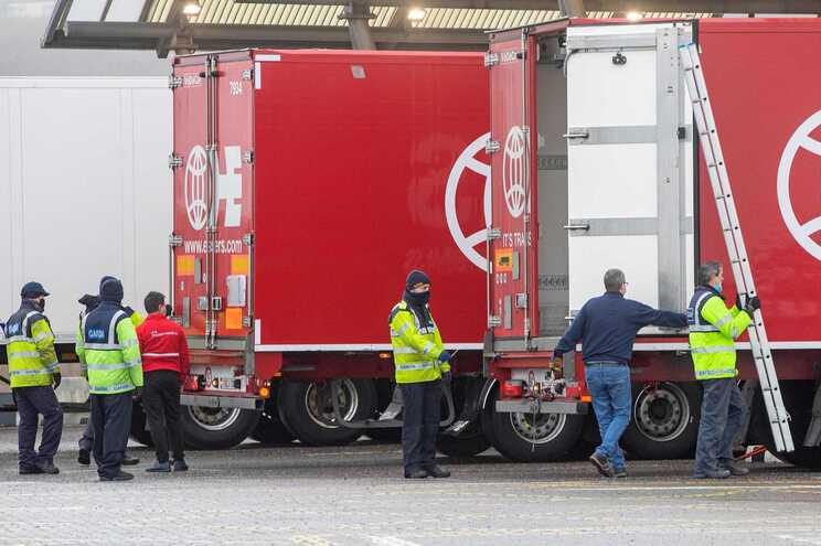 Francia no exige que se realicen pruebas a los conductores de camiones que ingresan a su territorio