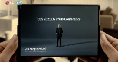 LG finalmente revela un video que muestra su tel茅fono inteligente enrollable