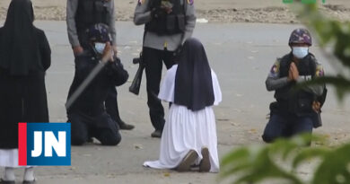 "Mátame", la monja pide a las fuerzas de seguridad que perdonen a los niños