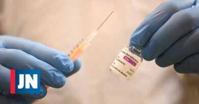 El Reino Unido suspende los ensayos clínicos de la vacuna AstraZeneca en menores