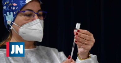 Italia registra m谩s de cinco mil casos y ya tiene 7,4 millones inmunizados