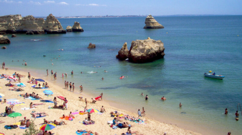 Marcelo promulga diploma sobre acceso a playas pero advierte sobre nuevo régimen sancionador