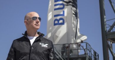 Jeff Bezos vai ao espaÃ§o e hÃ¡ uma petiÃ§Ã£o para ficar lÃ¡