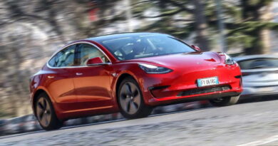 Tesla vai recolher 285 mil carros por risco de colisão