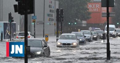 Las carreteras de Londres inundadas por la tormenta