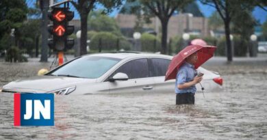 Las inundaciones matan al menos a 12 personas y obligan a 200.000 a evacuar la ciudad china