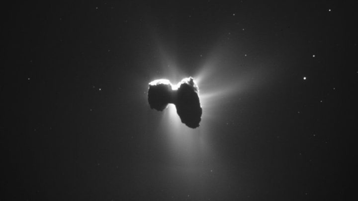 La imagen del cometa es la 67P / Churyumov-Gerasimenko